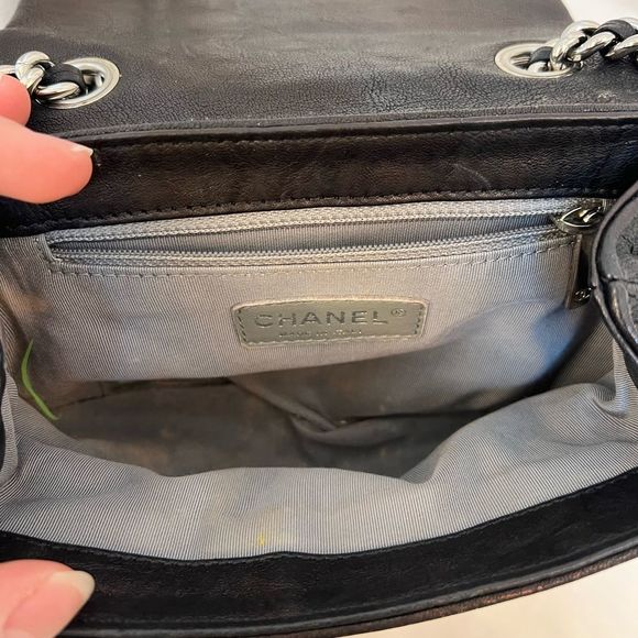 🚫SOLD🚫CHANEL Chain Around Leather Crossbody Bag - Picture 13 of 15